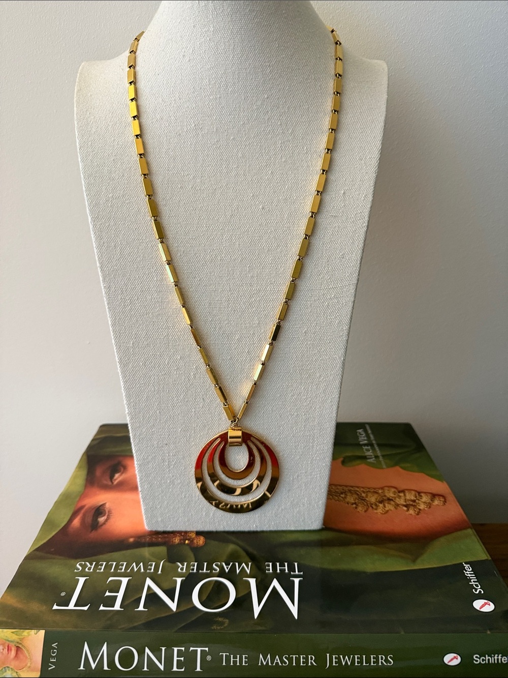 Vintage Monet “Tournee” Concentric Circle Modernist Pendant Necklace. Runway.